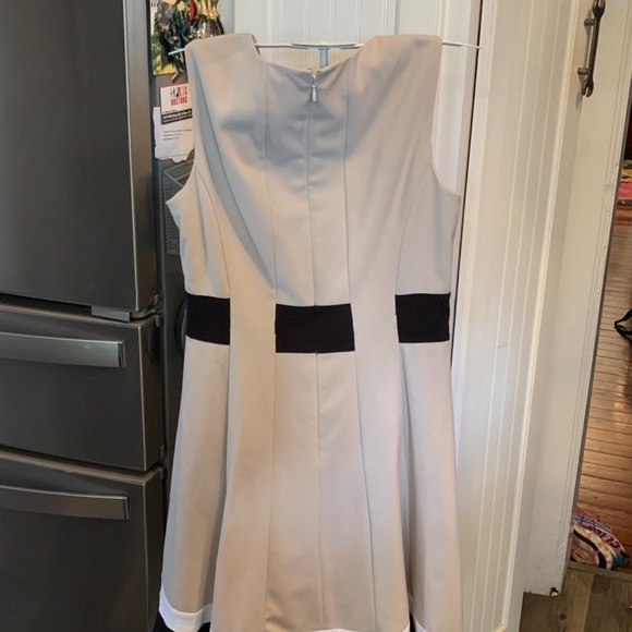 Calvin Klein fully lined‎ fit and flare dress. Worn once. Excellent condition - Picture 3 of 5